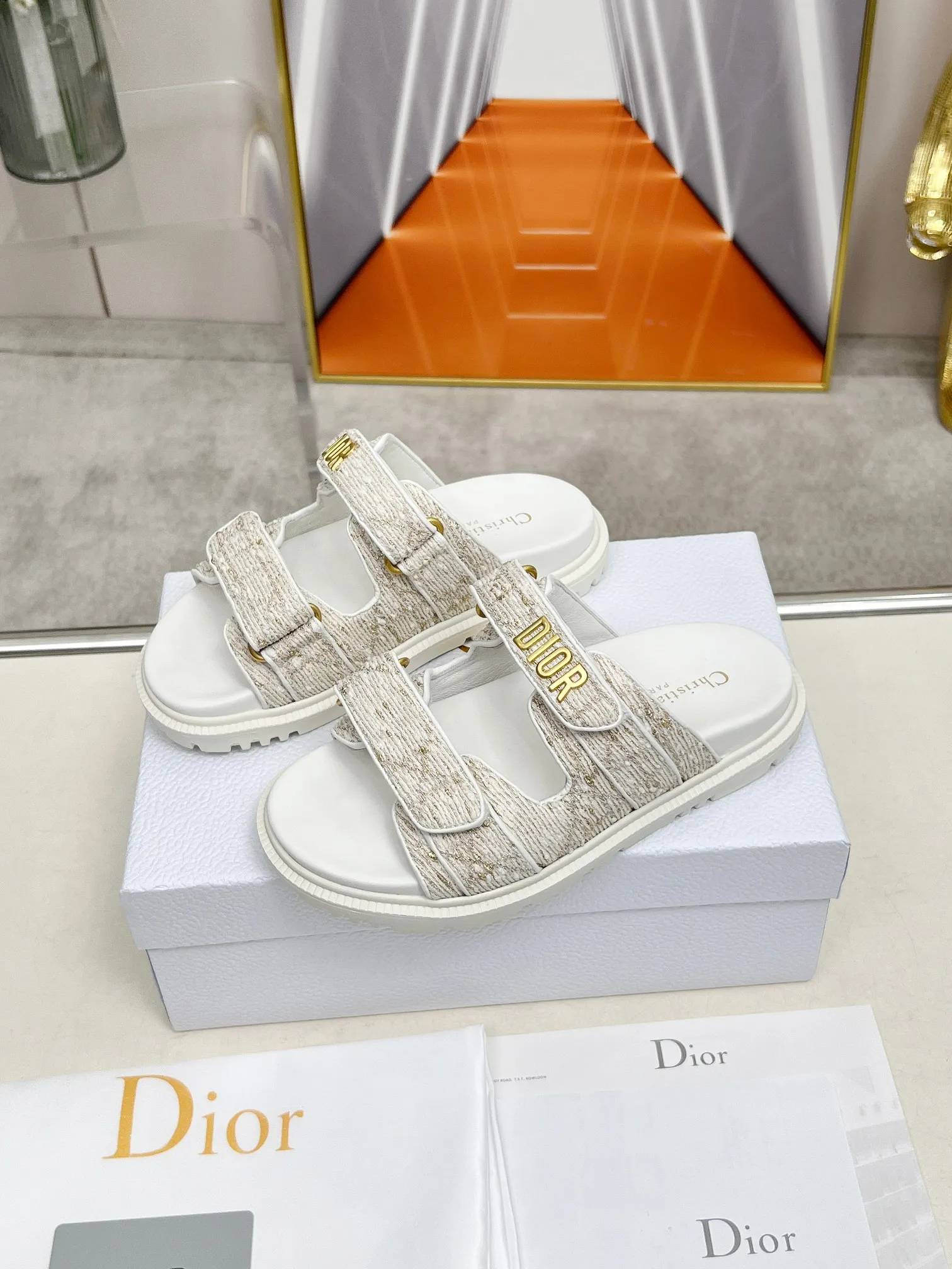 👟👟Ex-factory price 480👟👟Dior👏👏New classic style. 🔥Purchasing-level qualityThick-soled slippers popular in foreign counters. Upper➕Inner: original customized material, original mold opening of sole 1.1 (lightweight, code number 35-40 (41/42 can be customized)
